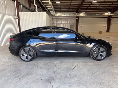 Used 2021 Tesla Model 3 Standard Range Plus image 1