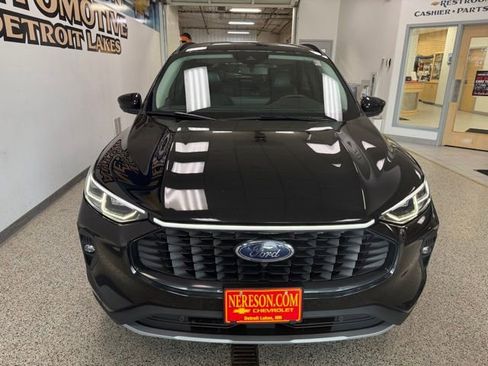 Used 2024 Ford Escape Platinum AWD/4WD image 3