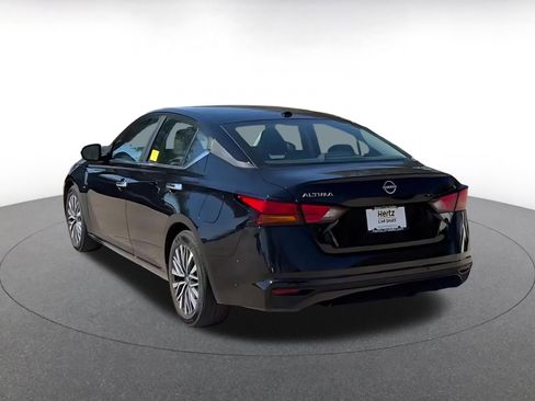 Used 2025 Nissan Altima 2.5 SV image 11
