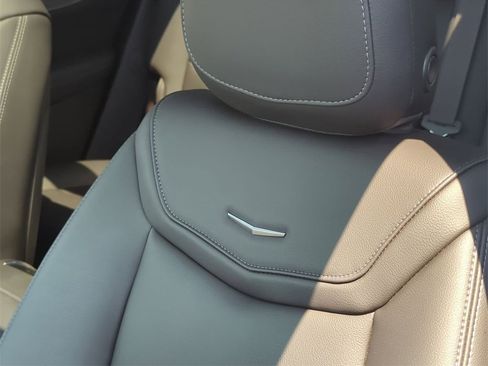 Used 2025 Cadillac XT6 Luxury image 24