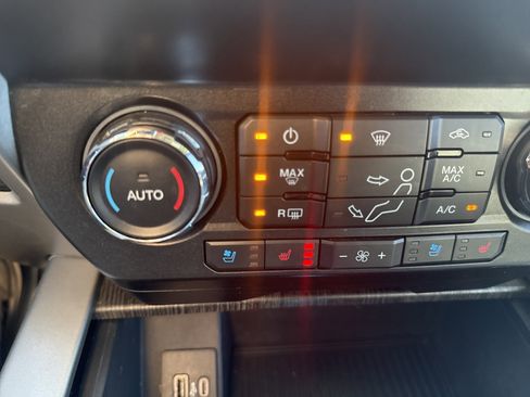 Used 2021 Ford F350 Lariat w/ Chrome Package image 27