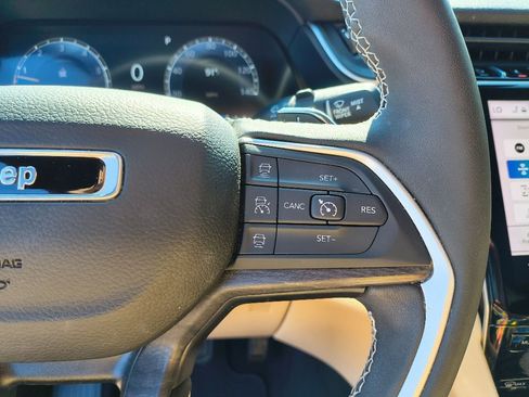 Used 2024 Jeep Grand Cherokee L Limited w/ Black Appearance Package image 19