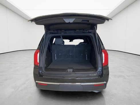 Used 2023 GMC Yukon XL SLT AWD/4WD image 7