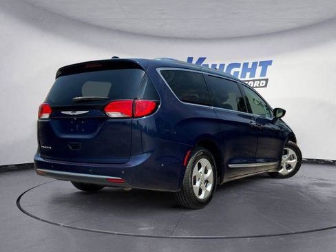 Used 2017 Chrysler Pacifica Touring-L Plus w/ Advanced Safetytec Group FWD image 5