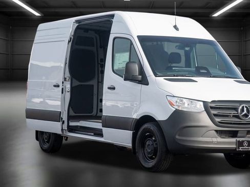 Used 2025 Mercedes-Benz Sprinter 2500 image 8