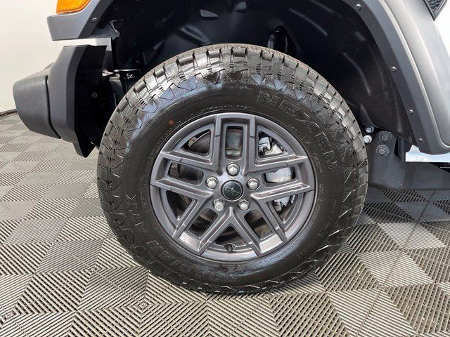 Used 2026 Jeep Wrangler Unlimited Sport AWD/4WD image 11