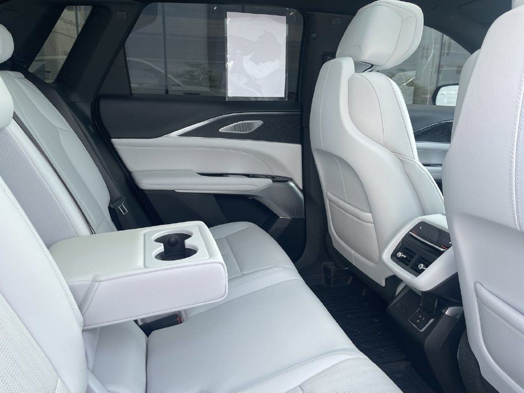Certified 2024 Cadillac Lyriq Sport AWD/4WD image 31