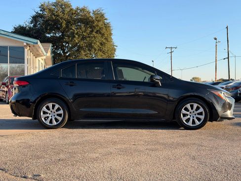 Used 2020 Toyota Corolla LE image 2