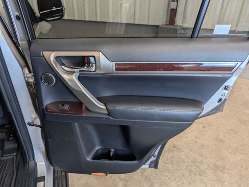 Used 2019 Lexus GX 460 Luxury AWD/4WD image 41