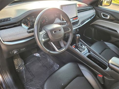 Used 2024 Jeep Compass Latitude image 7