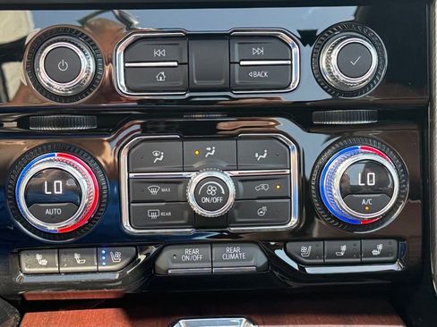 Used 2023 GMC Yukon XL Denali Ultimate image 27