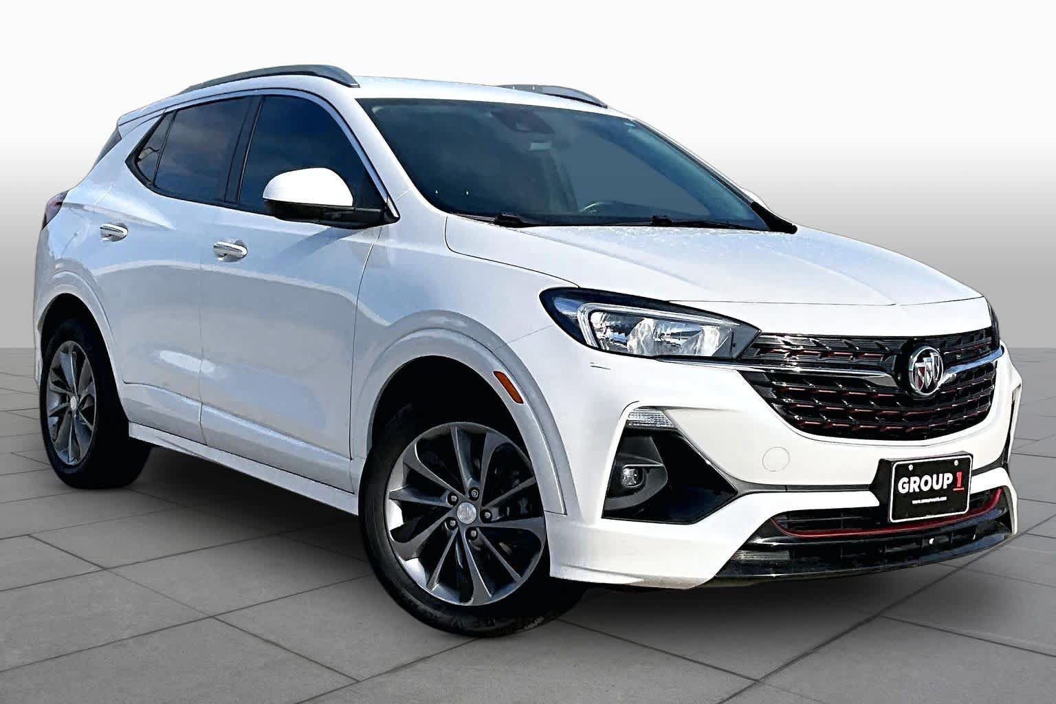 Used 2022 Buick Encore GX Select w/ Sport Touring Package FWD image 3