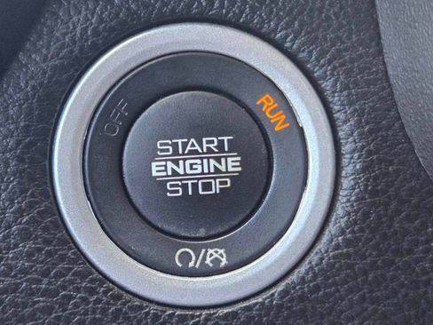 Used 2025 RAM 1500 Laramie AWD/4WD image 18