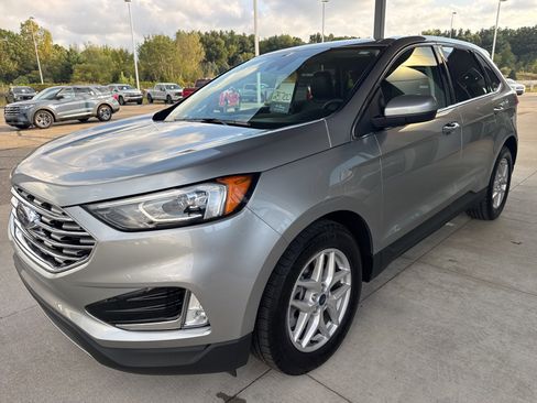 Certified 2021 Ford Edge SEL w/ Convenience Package image 3