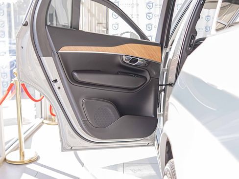 Used 2025 Volvo XC90 B6 Plus image 34