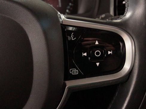 Used 2022 Volvo XC90 T6 Momentum w/ Advanced Package image 40