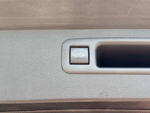 Used 2020 Toyota Highlander XLE AWD/4WD image 10