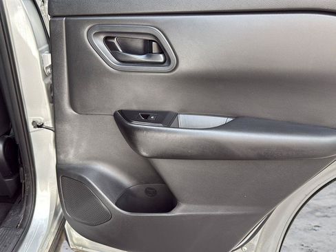 Used 2024 Nissan Rogue S AWD/4WD image 23