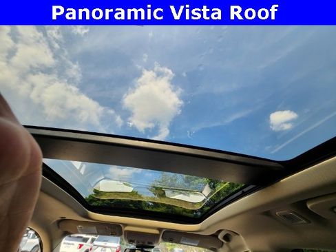 Used 2020 Ford Escape Titanium w/ Titanium Premium Package 2.0 image 3