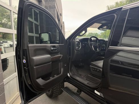 Used 2022 GMC Sierra 3500 Denali w/ Denali Black Diamond Edition AWD/4WD image 19