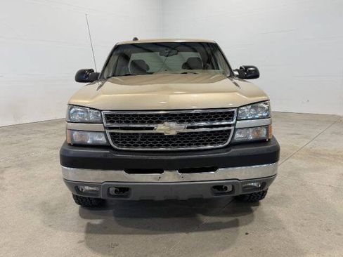 Used 2005 Chevrolet Silverado 2500 LS w/ Skid Plate Package AWD/4WD image 3