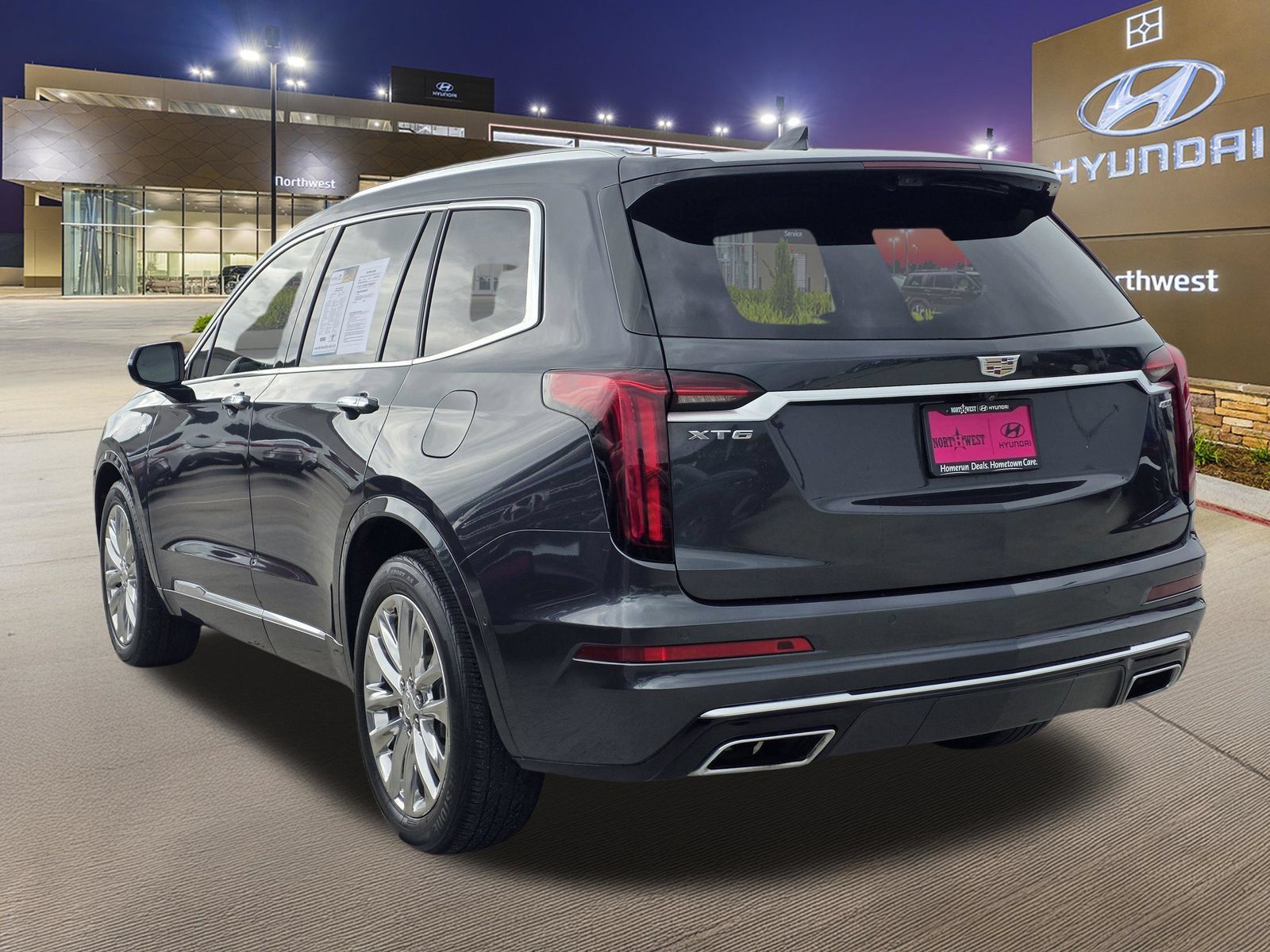 Used 2023 Cadillac XT6 Premium Luxury w/ Technology Package FWD image 8