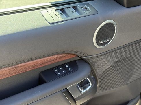 Used 2024 Land Rover Discovery S image 17