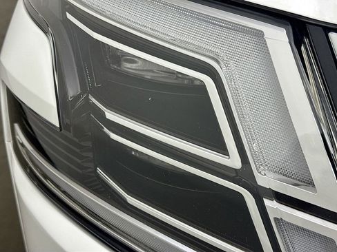 Used 2022 Nissan Armada SL image 37