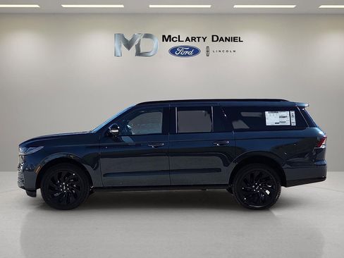 New 2026 Lincoln Navigator L Reserve w/ Jet Appearance Package AWD/4WD image 3