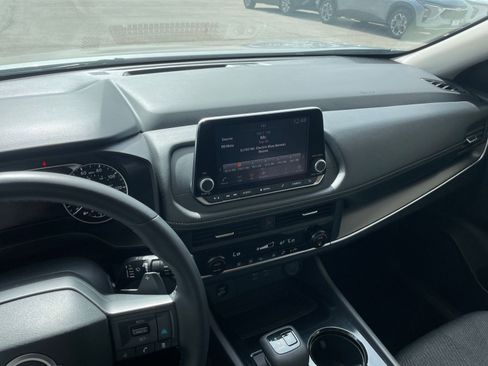 Used 2025 Nissan Rogue SV image 17