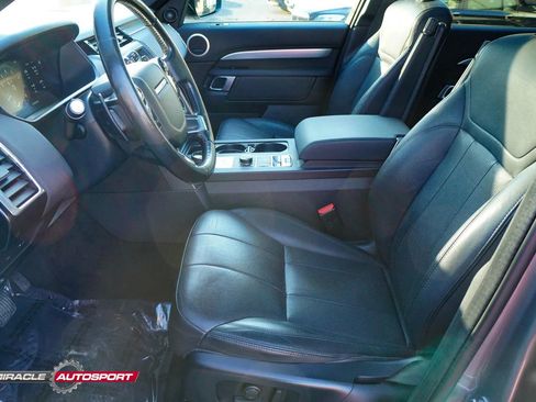 Used 2020 Land Rover Discovery Landmark image 16