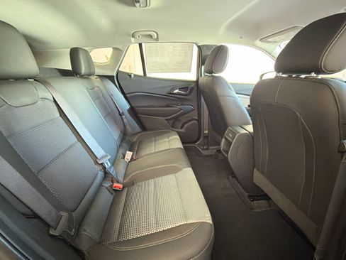 Used 2025 Chevrolet Trax LT w/ LT Convenience Package FWD image 30
