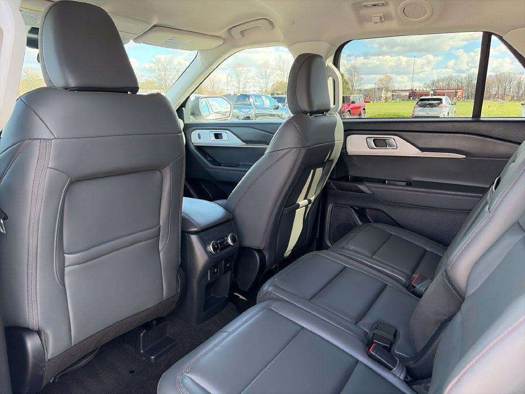 Used 2025 Ford Explorer Active w/ Active Comfort Package AWD/4WD image 28
