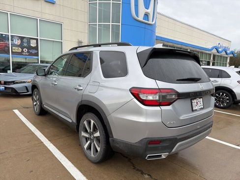 Used 2023 Honda Pilot Touring image 4
