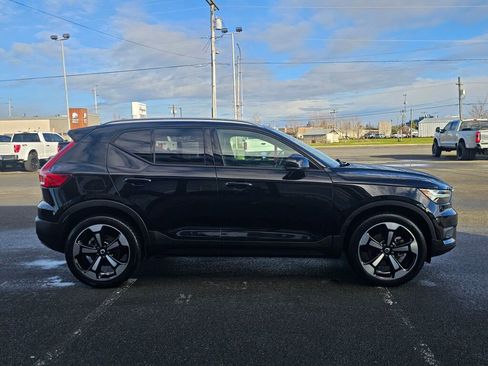 Used 2021 Volvo XC40 T5 Momentum w/ Premium Package image 5