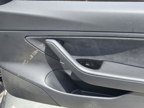 Used 2018 Tesla Model 3 Long Range RWD image 15