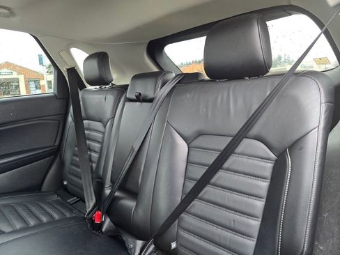 Used 2017 Ford Edge SEL w/ Equipment Group 201A image 5