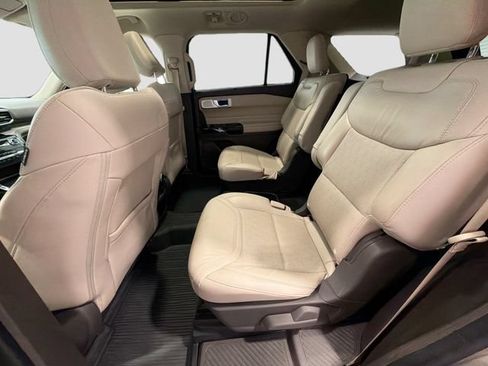 Used 2021 Ford Explorer Platinum w/ Equipment Group 601A AWD/4WD image 23