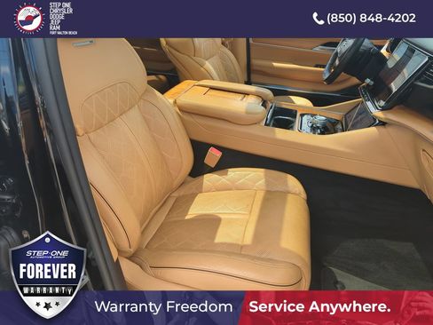Used 2023 Jeep Grand Wagoneer Series III AWD/4WD image 41