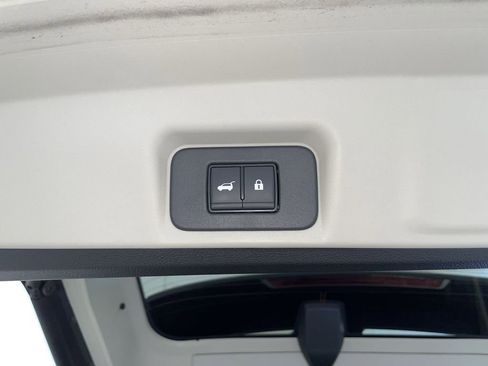 Certified 2025 Nissan Ariya Platinum image 17