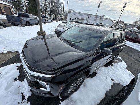 New 2026 Chevrolet Traverse LT image 2