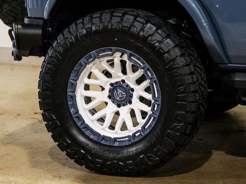 Used 2025 Ford Bronco Heritage Edition AWD/4WD image 36