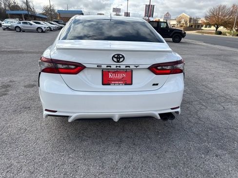 Used 2022 Toyota Camry SE image 18