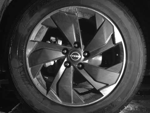 Used 2025 Nissan Rogue SV image 12