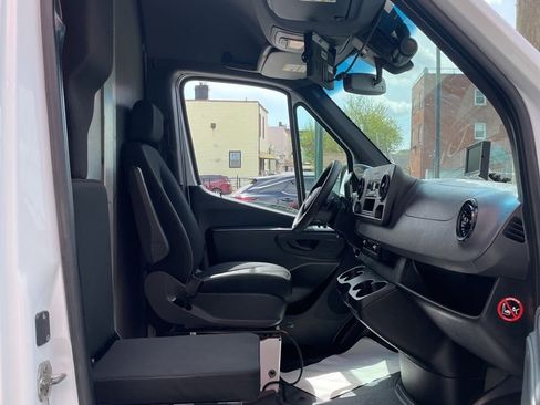 Used 2020 Mercedes-Benz Sprinter 2500 image 6