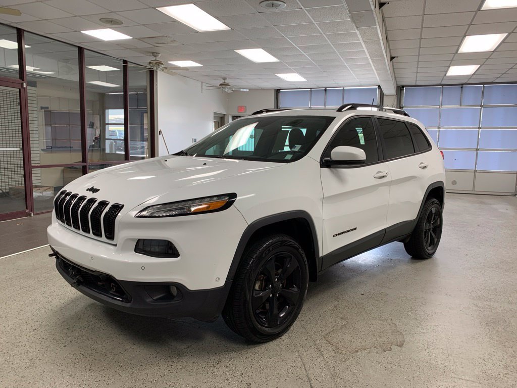 Used 2017 Jeep Cherokee Limited w/ Luxury Group AWD/4WD image 5