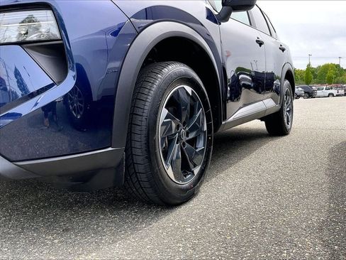 Used 2024 Nissan Rogue SV AWD/4WD image 7
