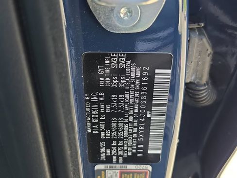 Certified 2025 Kia Sorento S FWD image 29