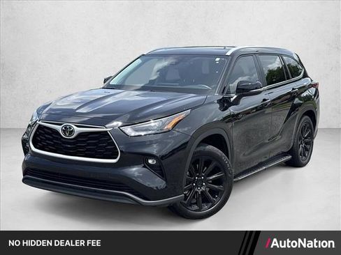 Used 2023 Toyota Highlander XLE FWD image 1