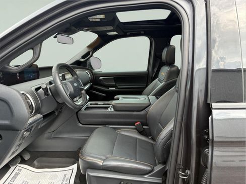Used 2025 Ford Expedition Tremor AWD/4WD image 17
